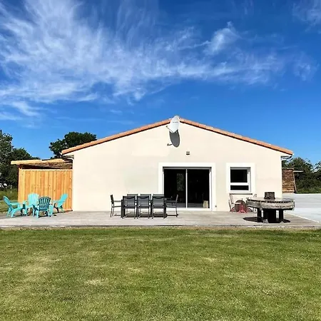 La Bourdetaise Pour 8 Personnes Holiday home *