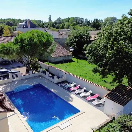 La Bourdetaise Pour 8 Personnes Holiday home *
